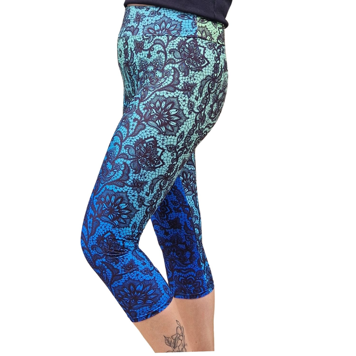 Funky Fit  24/7 Capri Leggings – Lacey Blues