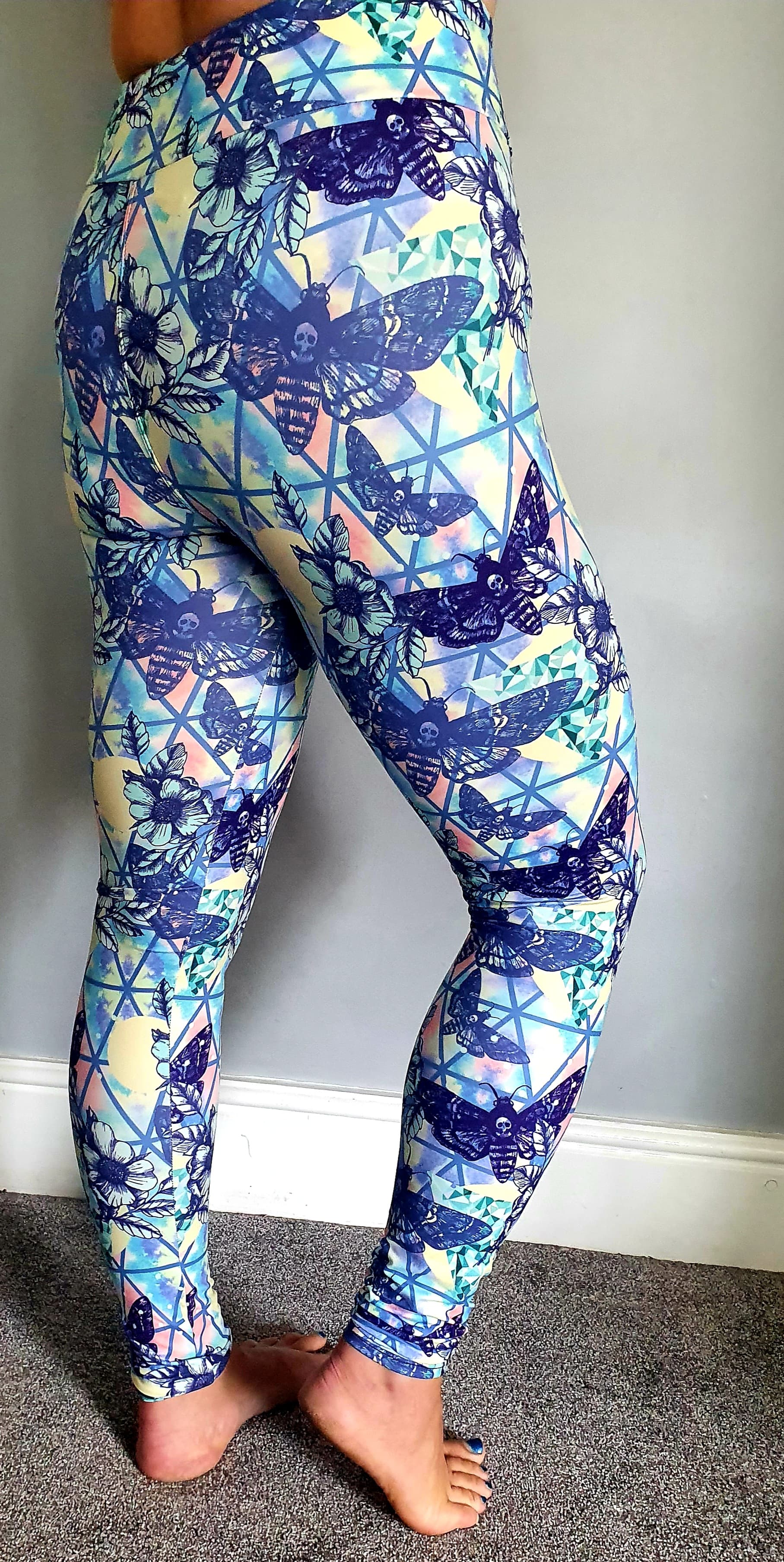 Funky Fit 24/7 Leggings – Tropical Death Moths Up